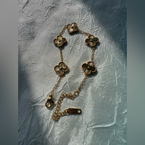 New Alhambra Gold Gold 18K plated Stainless Steel floral Bracelet Clover - Picture 13 of 14